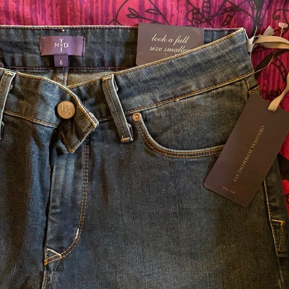 NYDJ NWT!!! Size 6 skinny jeans!